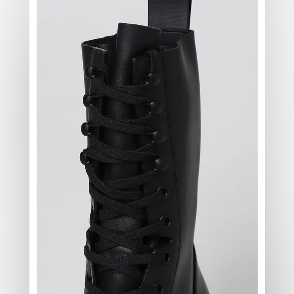 Bottega Veneta
Lug Sole Combat Boots - Picture 17 of 17